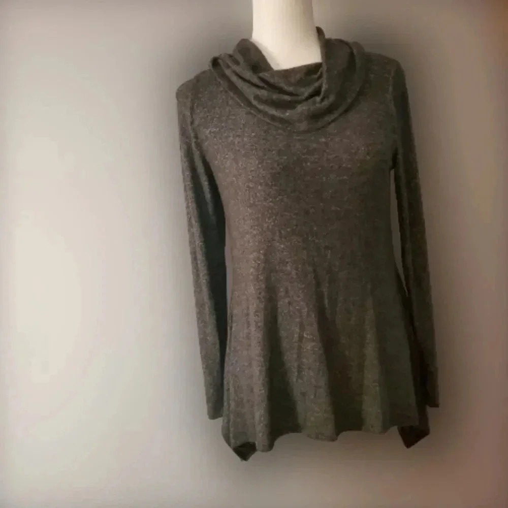 𝅺CUPIO grey cowl neck sweater/tunic size Medium